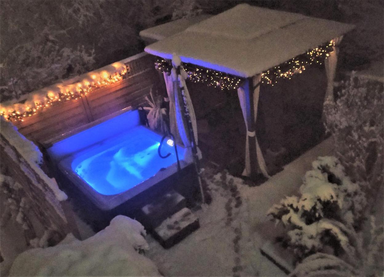 Mediterran-Skandinavisch - Outdoorwhirlpool Ganzjaehrig Burgthann Zewnętrze zdjęcie